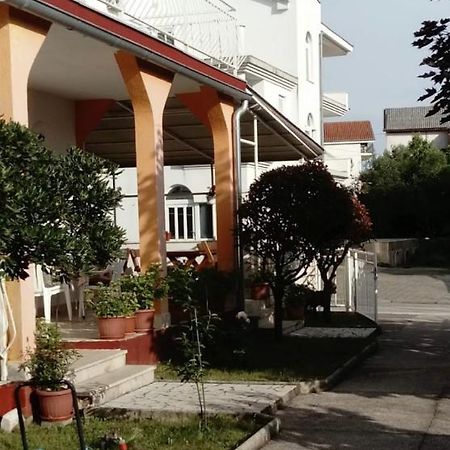 Haus Silvia Hotel Jadranovo Buitenkant foto