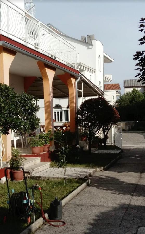 Haus Silvia Hotel Jadranovo Buitenkant foto